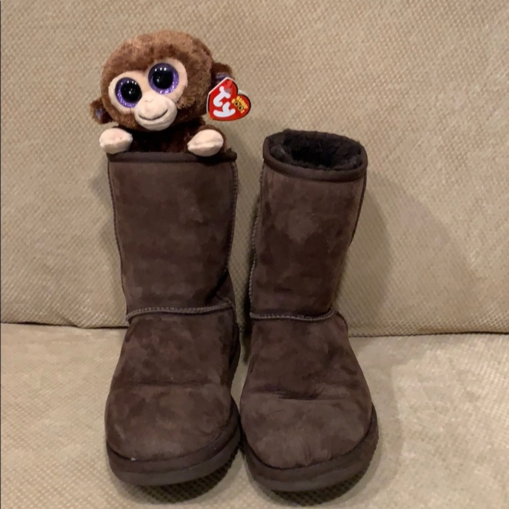UGG Classic short size 6